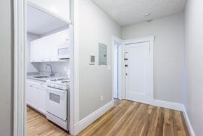 Brighton apartment for rent - Entrance in Apartment and Kitchen Doorway