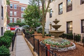 Brighton apartment for rent - Walkway with stairs and Fountain
