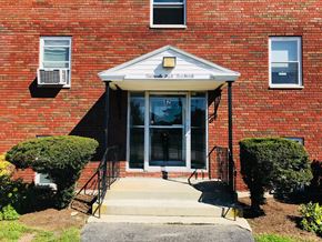 Worcester apartment for rent - Stairs to Entrance of Beaver Street Apartments