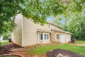 Sugar Hill house for rent - a small house with a yard and a tree