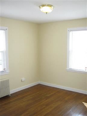 Worcester apartment for rent - a living room with a wooden floor and two windows