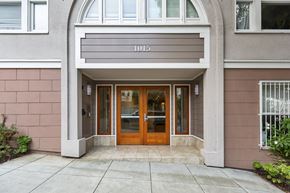 San Francisco apartment for rent - The front of a building with the number 1015 on it.