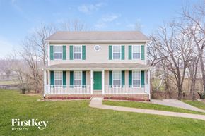 Clarksville house for rent - A house with a green door and a white porch.