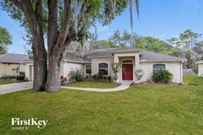 Leesburg house for rent - a white house with a red door and a tree