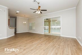 Leesburg house for rent - a living room with a wood floor and a ceiling fan