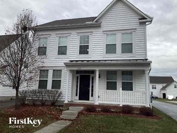 Columbus house for rent - a white house with a front porch and