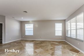 Valrico house for rent - the living room is clean and ready to use