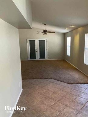 Glendale house for rent - an empty living room with a ceiling fan