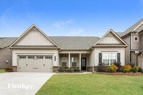 Gainesville house for rent - A house with a garage and a front yard.
