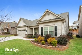 Gainesville house for rent - A house with a well-maintained lawn and a brick flower bed in front.
