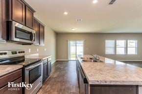 Jacksonville house for rent - the kitchen is clean and ready for us to use