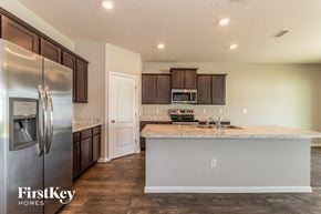 Jacksonville house for rent - the kitchen is clean and ready for us to use