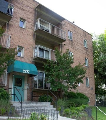 Washington apartment for rent - A building with the number 2727 on it.