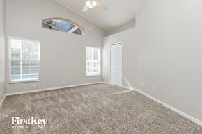 Orlando house for rent - the spacious living room with carpeting and a white door