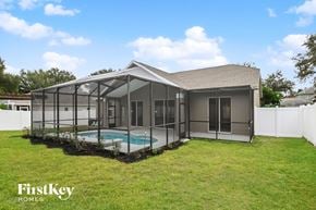 Valrico house for rent - a screened in pool in the backyard of a house