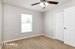 Winter Haven house for rent - a bedroom with a ceiling fan and a window