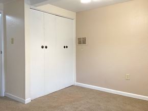 Show Low house for rent - A room with a white closet and a carpeted floor.
