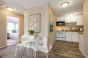 Cambridge apartment for rent - Kitchen and Dining Crimson Court