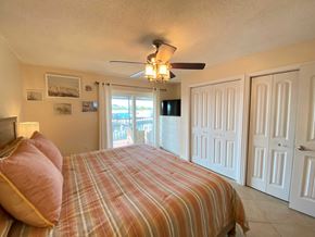 Bradenton house for rent - a bedroom with a large bed and a ceiling fan