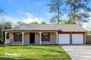 Spring house for rent - A house with a brown roof and a garage door that says "BRANSON".