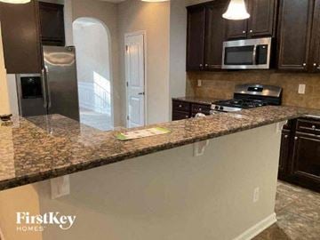 Fairburn house for rent - a kitchen with a granite counter top