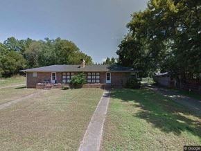 Cedartown apartment for rent - a brick house with a lawn and trees