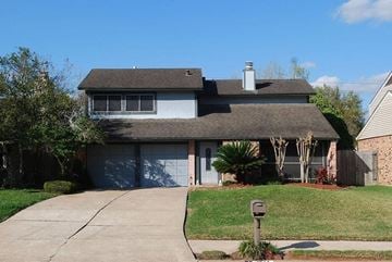 Missouri City house for rent - a house with a driveway and a parking meter