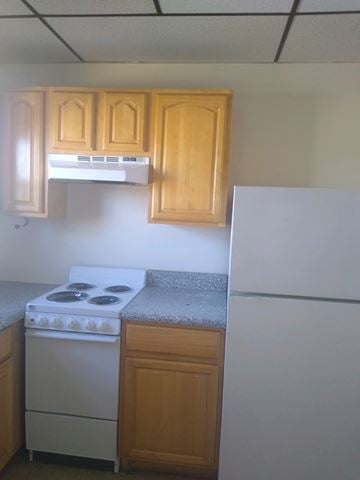 Easton apartment for rent - A small kitchen with a stove and a refrigerator.