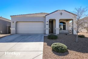 San Tan Valley house for rent - a white house with a driveway and a garage door