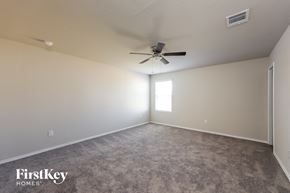 San Antonio house for rent - a carpeted living room with a ceiling fan