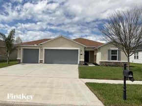 Middleburg house for rent - a house with a driveway and a garage door