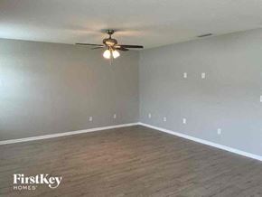 Middleburg house for rent - an empty living room with a ceiling fan