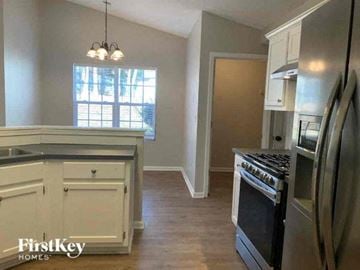Dacula house for rent - a kitchen with a stove and a refrigerator
