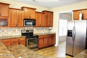 Louisville house for rent - 7231 Black Walnut Circle