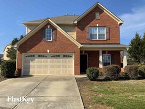Indian Trail house for rent - a house with a driveway and a garage door