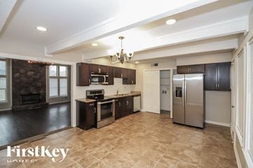 Memphis house for rent - A kitchen with a refrigerator, oven, and microwave.