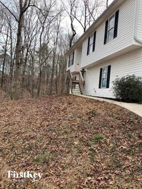 Clermont house for rent - A white house with a staircase leading to the second floor.