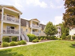 Piermont apartment for rent - A sunny day at a well-kept apartment complex.