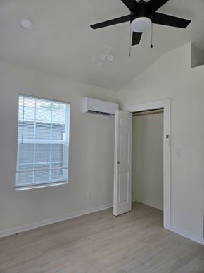 Hattiesburg apartment for rent - A room with a ceiling fan and a window with blinds.