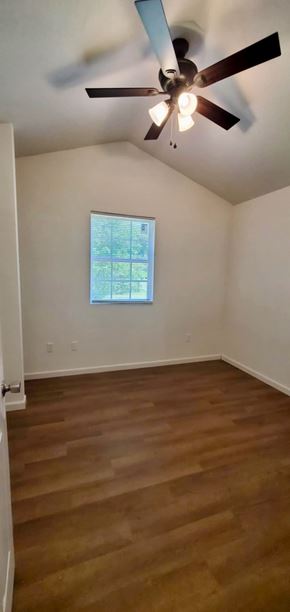 Hattiesburg apartment for rent - A room with a ceiling fan and a window.