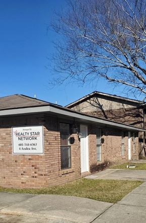 Hattiesburg apartment for rent - A building with a sign that says "DEALTY STAR NETWORK" on it.