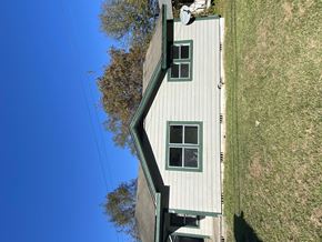 Hattiesburg house for rent - a view of the top of a house in the middle of a field