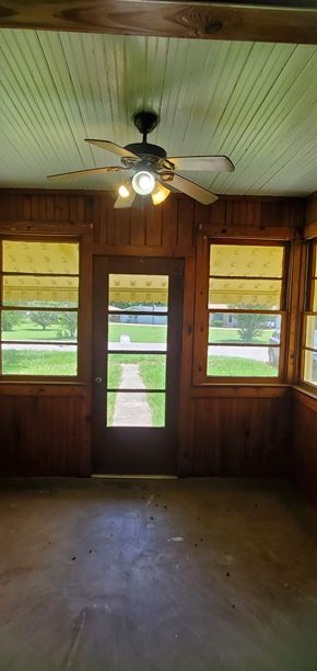 Prentiss house for rent - A room with a ceiling fan and two windows.