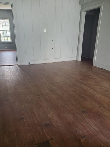 Hattiesburg apartment for rent - a living room with white walls and a wooden floor