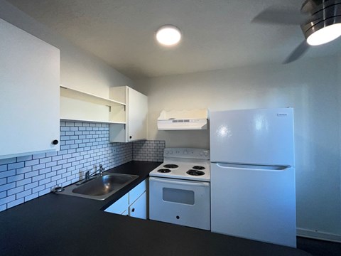 Floor plan for studio, 1 bath, 400 sqft