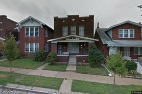Saint Louis apartment for rent - A house with a red brick facade and a white door.