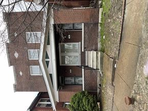 Saint Louis apartment for rent - A building with a red brick facade and a white door.
