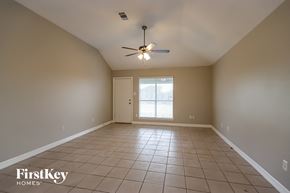 Baytown house for rent - A spacious room with a ceiling fan and tiled floor.