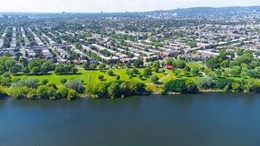 Montréal apartment for rent - A cityscape with a large body of water in the foreground.