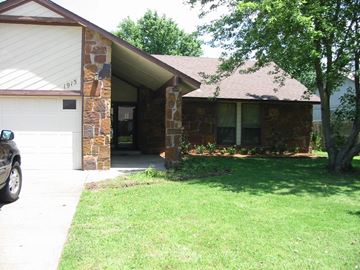 Broken Arrow house for rent - the front of a house with a lawn and a driveway